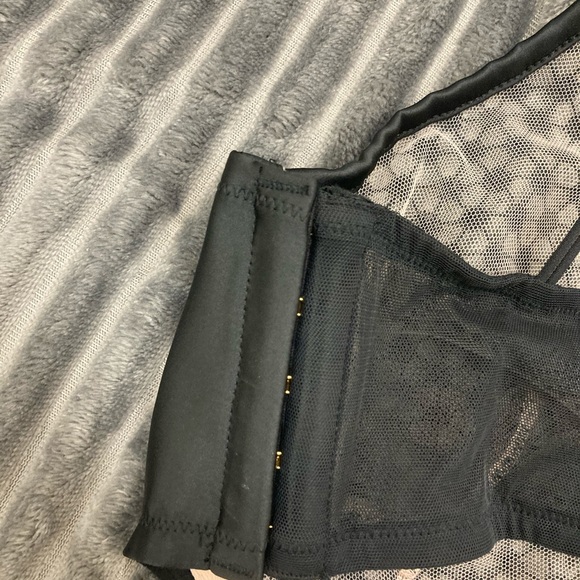 Victoria’s Secret 36DD Unlined Plunge Bra - Picture 3 of 6